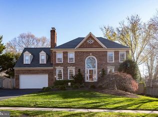 2211 Traies Ct, Alexandria, VA 22306