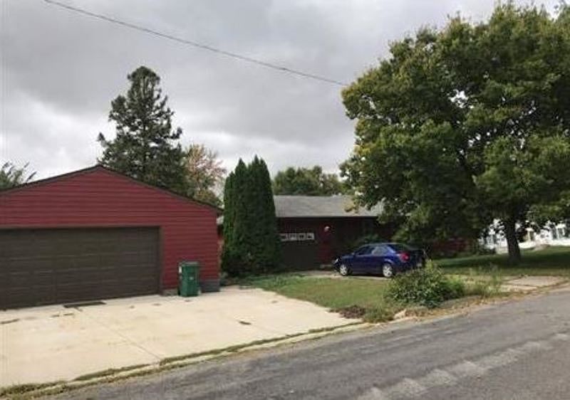 2nd image of 1427 Owen Ave N
