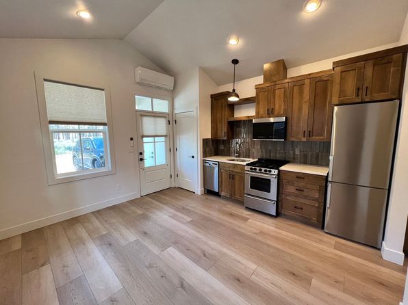 3238 NW Celilo Ln UNIT 2