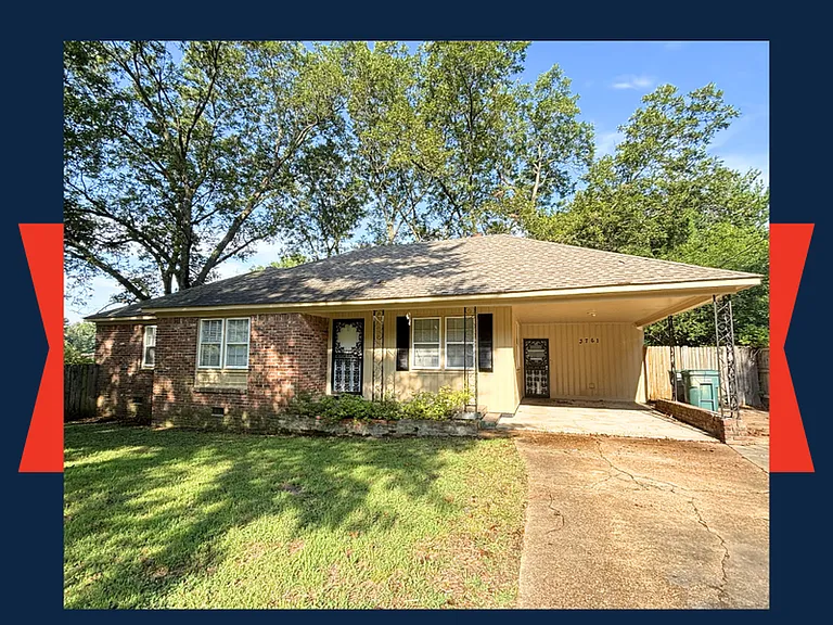 3761 University St — Photo 1