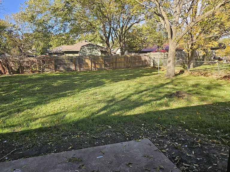 301 Kansas St — Photo 7