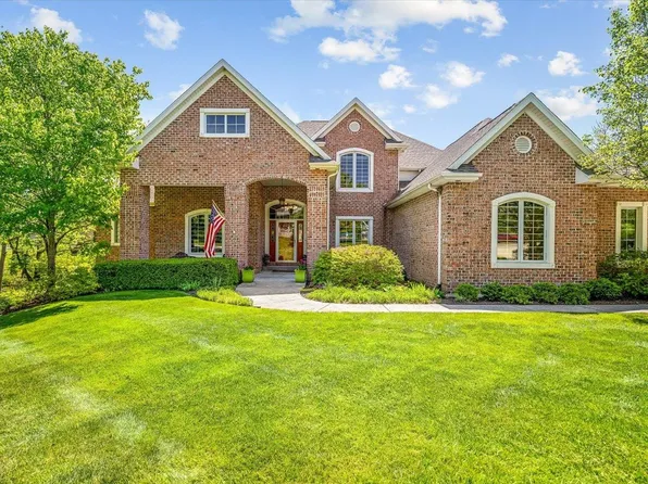 13055 Promontory Trl, Roscoe, IL 61073