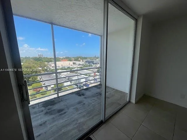 Dixiana Condo — Photo 3