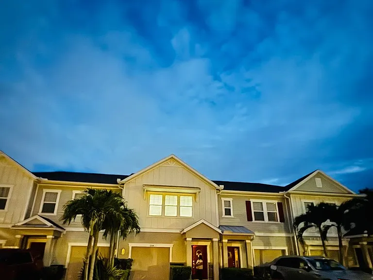 1104 Coral Ln — Photo 5