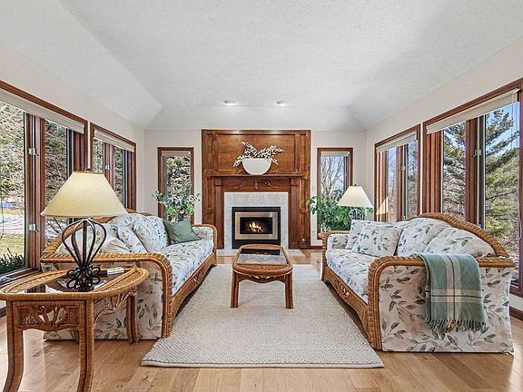 5th image of 9480 Prairie Dr SE