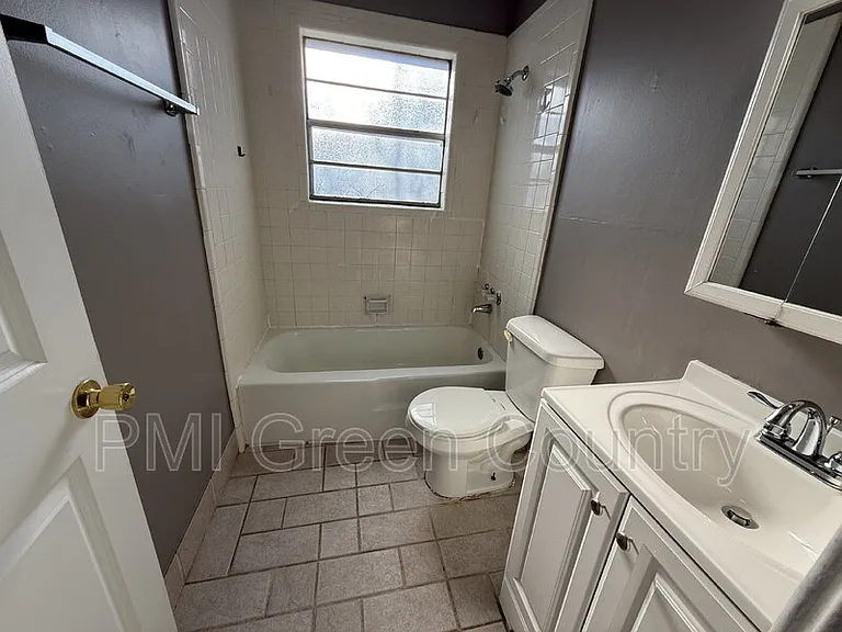 306 E 3rd St — Photo 11