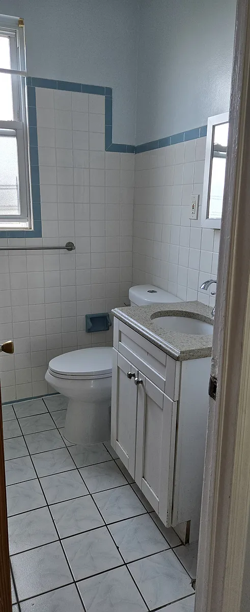 Building Photo - 558 S 7th Ave #1