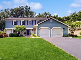 630 Hillside Ct, Barrington, IL 60010
