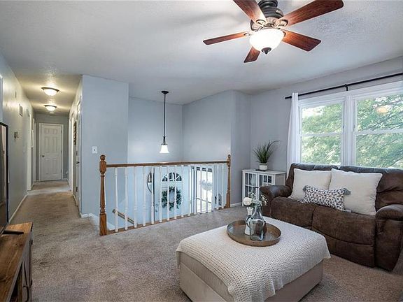 5th image of 112 Pleasant St