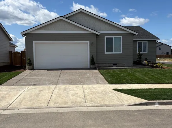1011 Clemson St, Woodburn, OR 97071