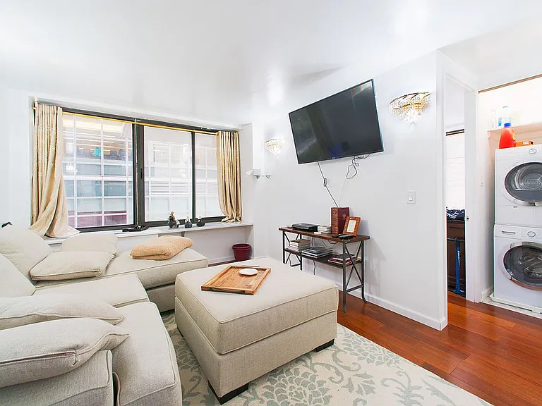 161 W 61st St #3F — Photo 8
