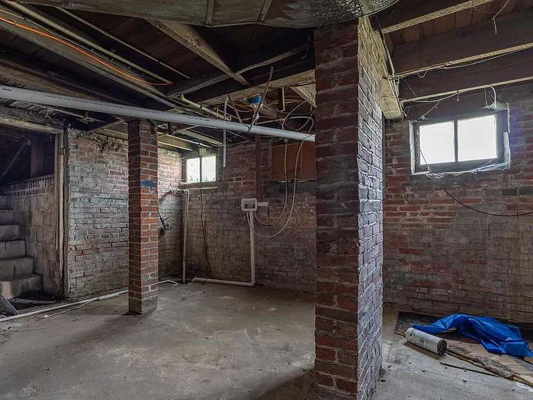 321 N Pine St — Photo 11