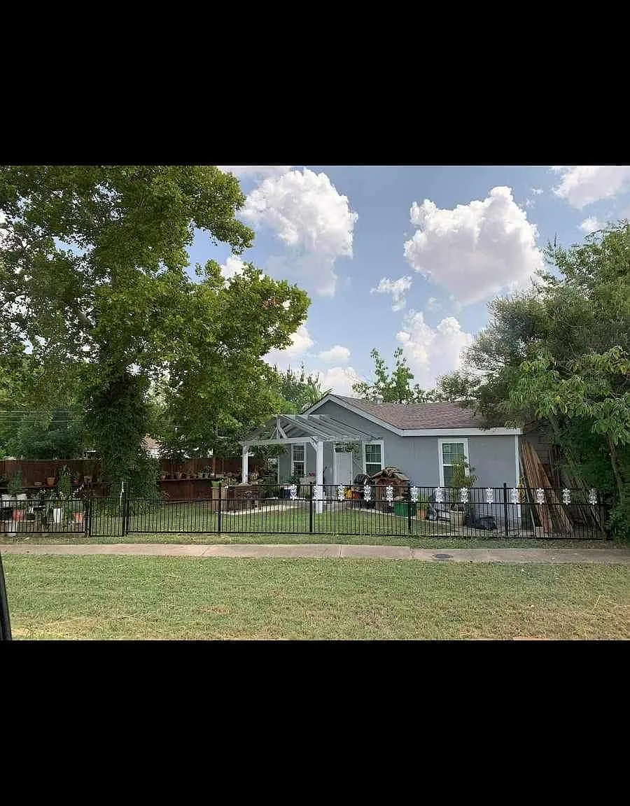 3 bed, 1152 sqft, $1,950 — Photo 1