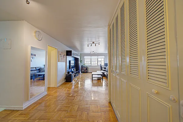 Sold by Keller Williams Realty Landmark | media 25