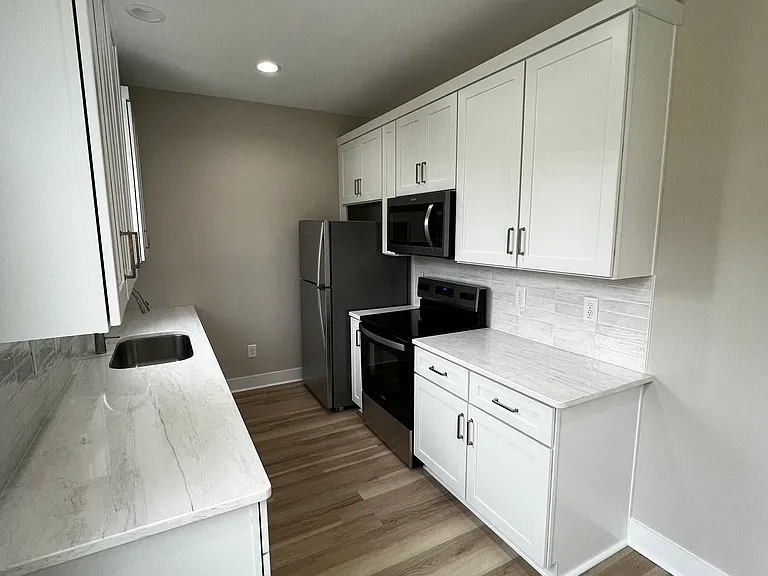563 N Washington St — Photo 9