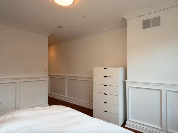 22 Avenue At Port Imperial image 13 of 31