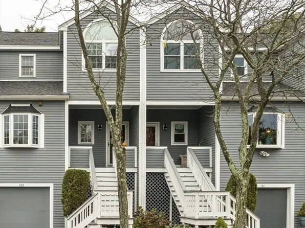 1200 Salem St APT 182, Lynnfield, MA 01940