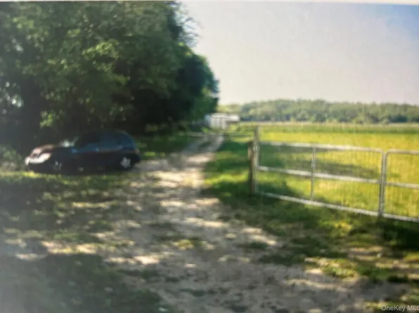4042 Sound Avenue, Riverhead, NY 11901