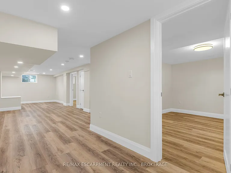 18 Princess St #LOWER — Photo 7