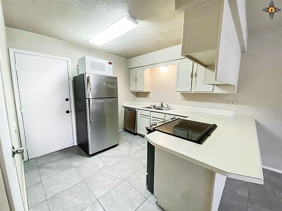 3rd image of 105 E Wolfcamp Dr