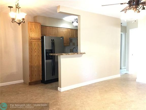 4th image of 2607 NE 8th Ave APT 13