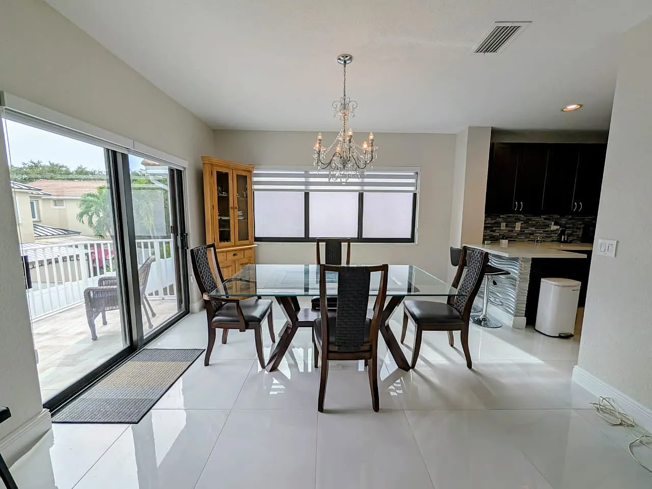 NW 19th Ct, Pembroke Pines — Photo 2
