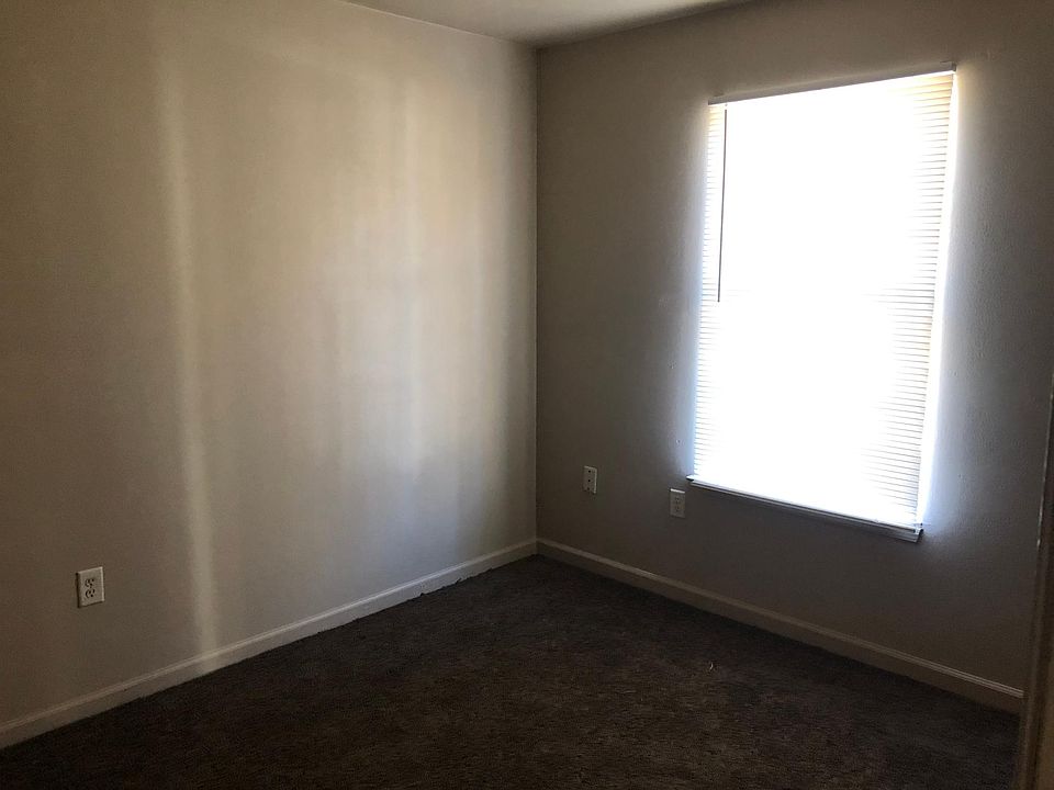 2nd image of 4511 Ludwig St #A