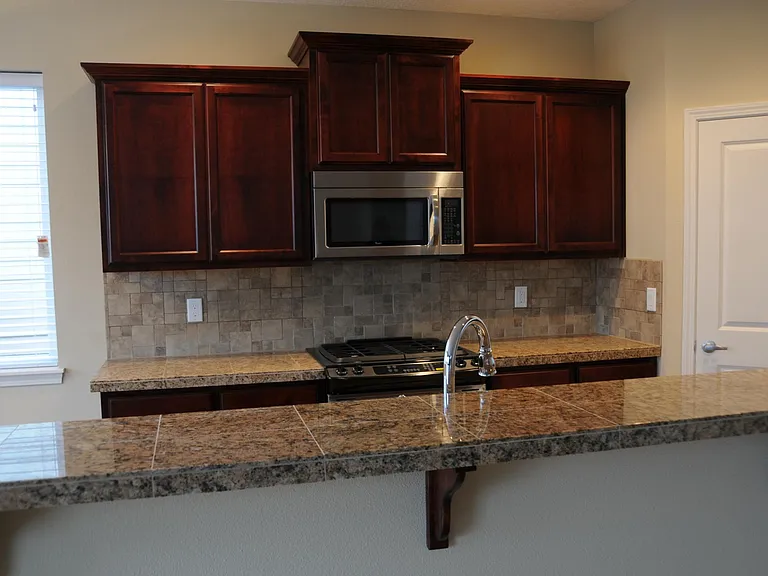 19402 SE 13th Way — Photo 5