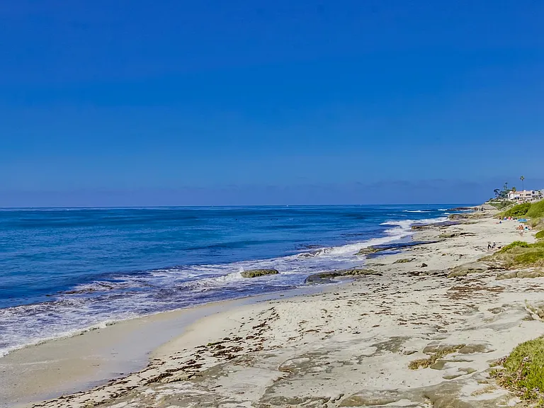 2.5 blocks to Wind n Sea Beach!