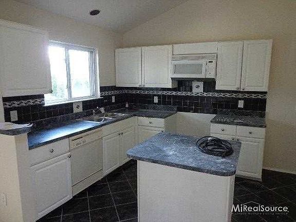 4th image of 2899 Horseshoe Ct