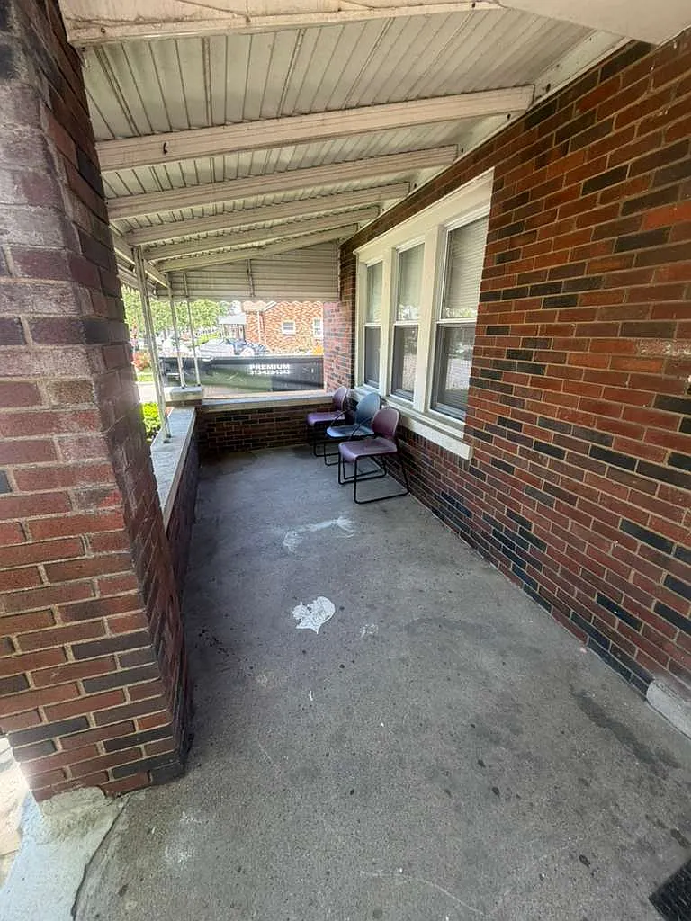 5 bed, 2000 sqft, $1,800 — Photo 4