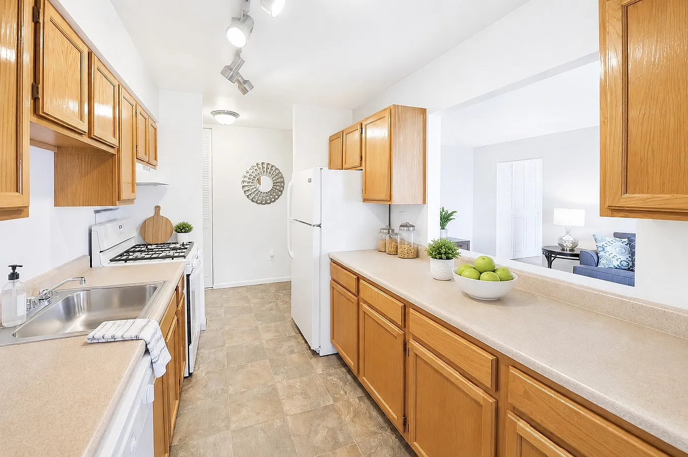 Summit Pointe Apartment Homes — Photo 3