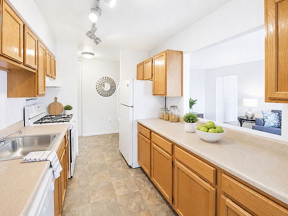 3rd image of 108 Summit Pointe Dr #1908