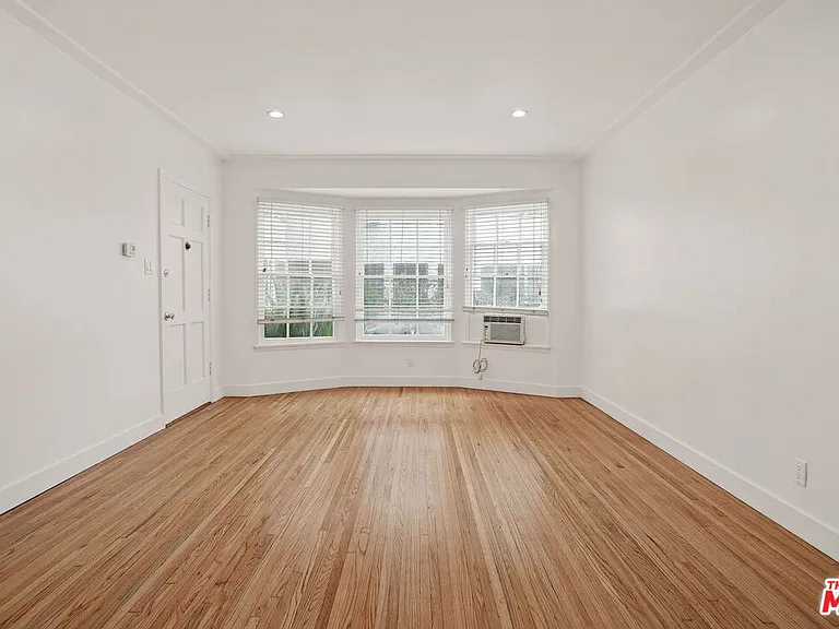 644 S Dunsmuir Ave — Photo 3