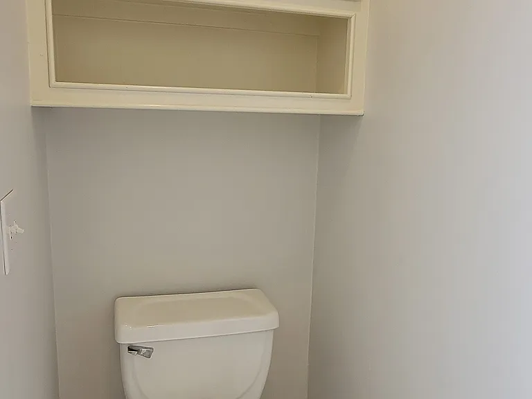 516 Windsor Dr — Photo 5