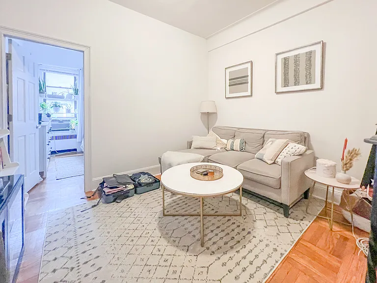 200 E 26th St #4D — Photo 2
