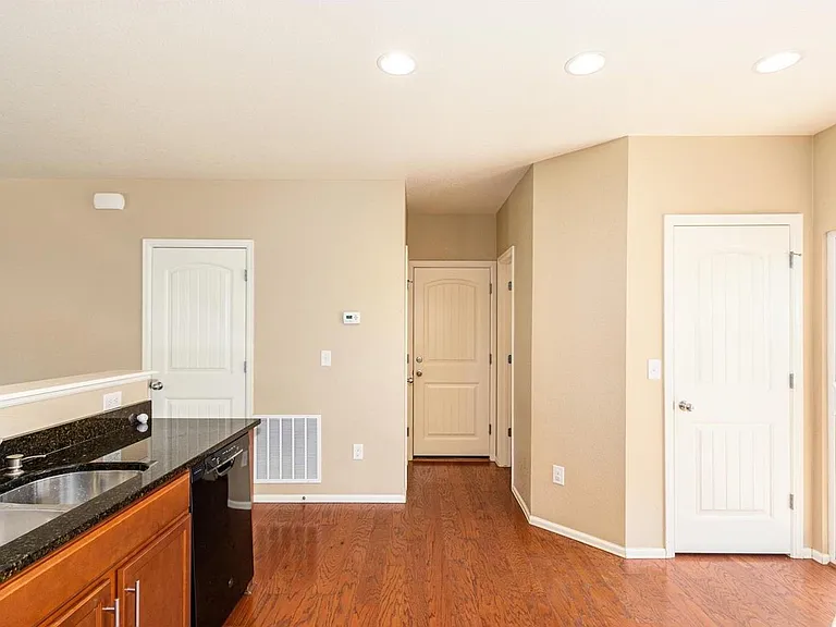 6281 Genoa St — Photo 8
