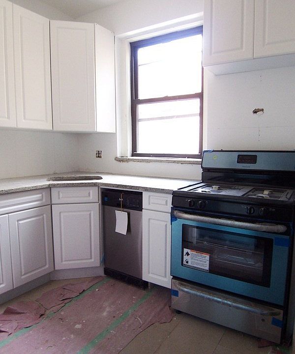 2nd image of 125 W 16th St APT 161
