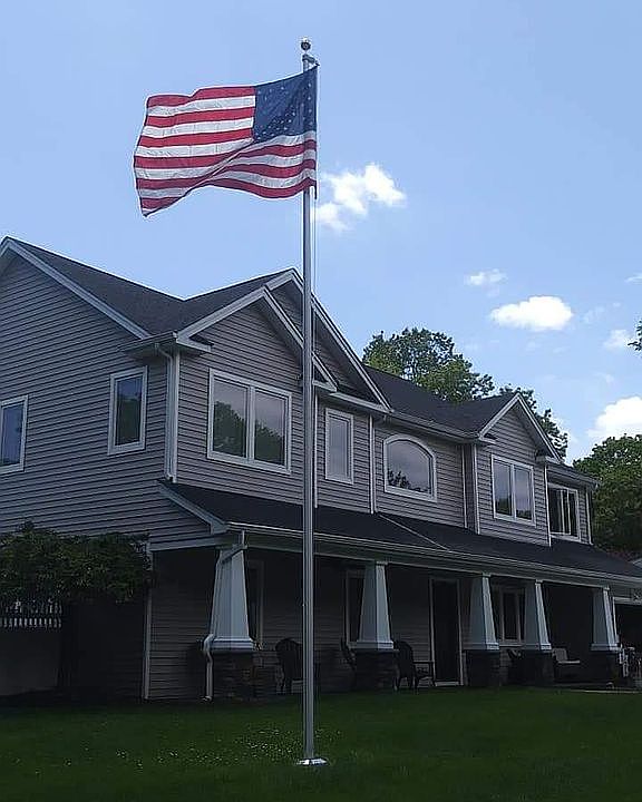 1st image of 31 Smithtown Cres