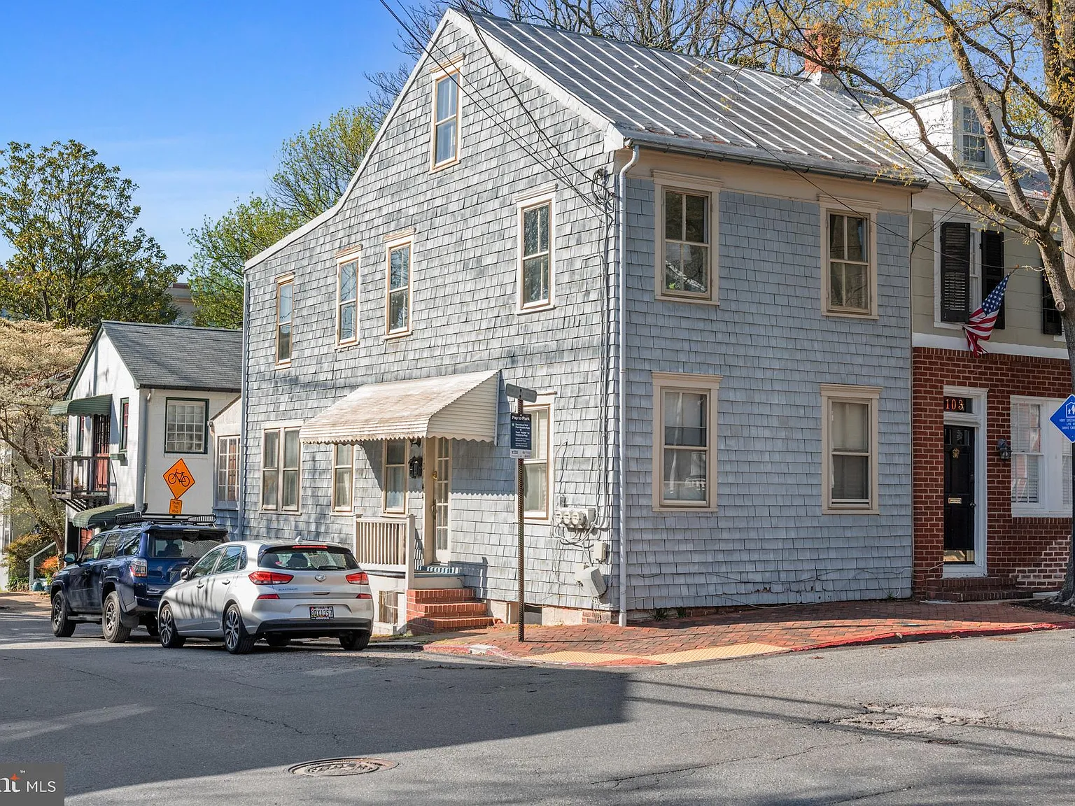 1 bed, 900 sqft, $2,400 — Photo 1