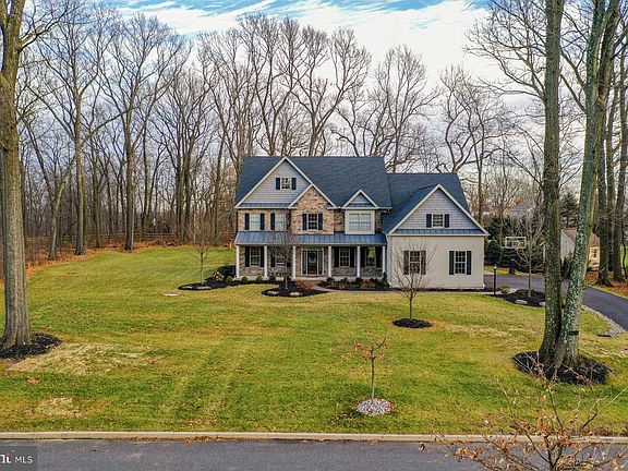 3rd image of 6895 Stella Cir