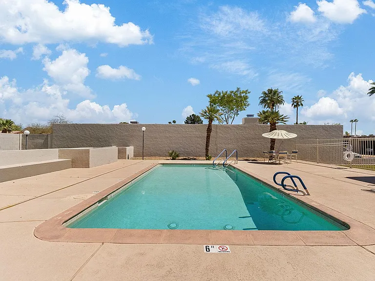 623 E Royal Palm Sq S — Photo 16