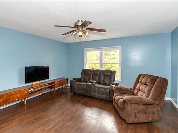 3rd image of 10101 E Penrith Dr