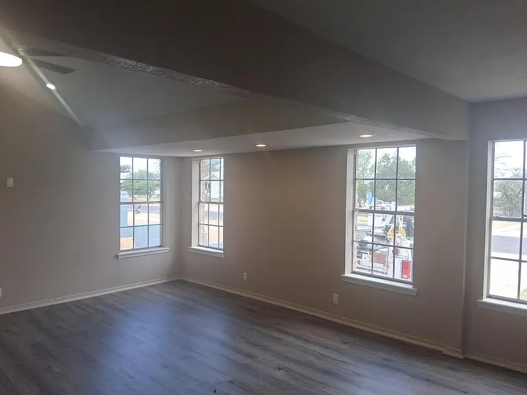 1402 Wood St — Photo 5