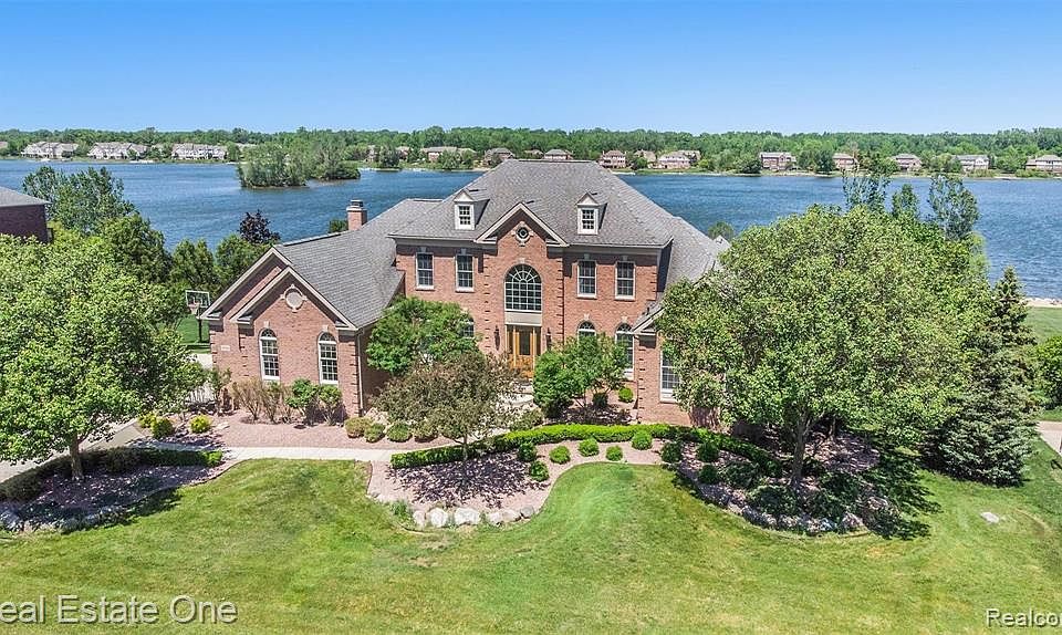 50596 Drakes Bay Dr, Novi, MI 48374 | Zillow