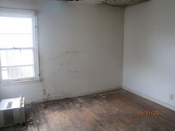 5th image of 653 Sharon Dr