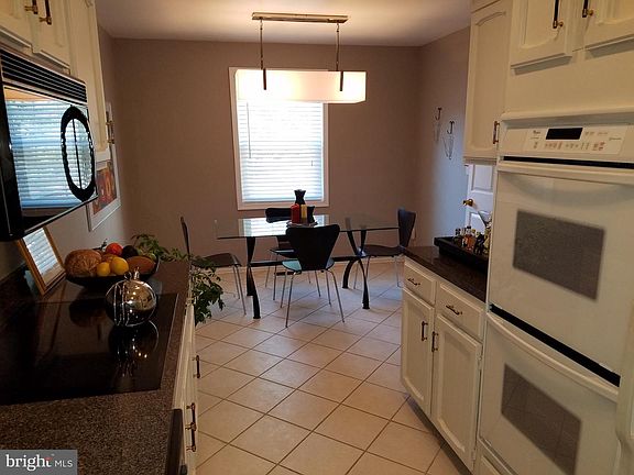 4th image of 11746 Carriage House Dr
