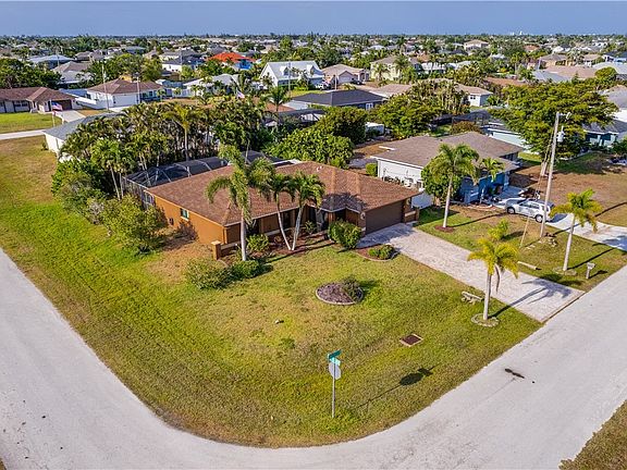 5th image of 1017 SW 37th Ln