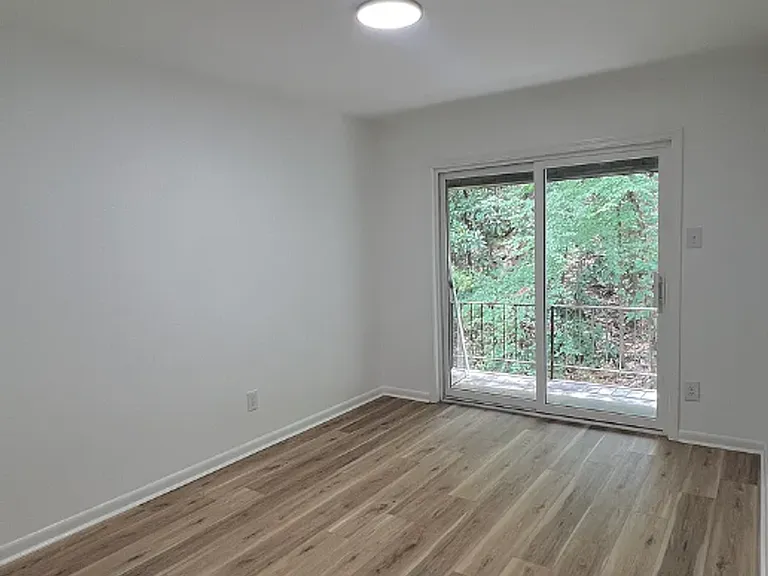 24 Oakwood Rd #5 — Photo 5