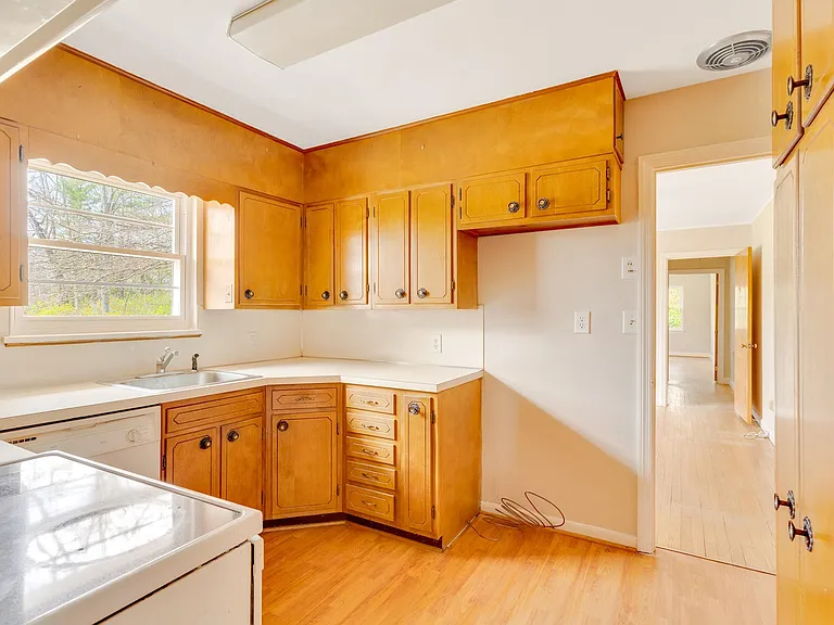 1109 James Blvd — Photo 19